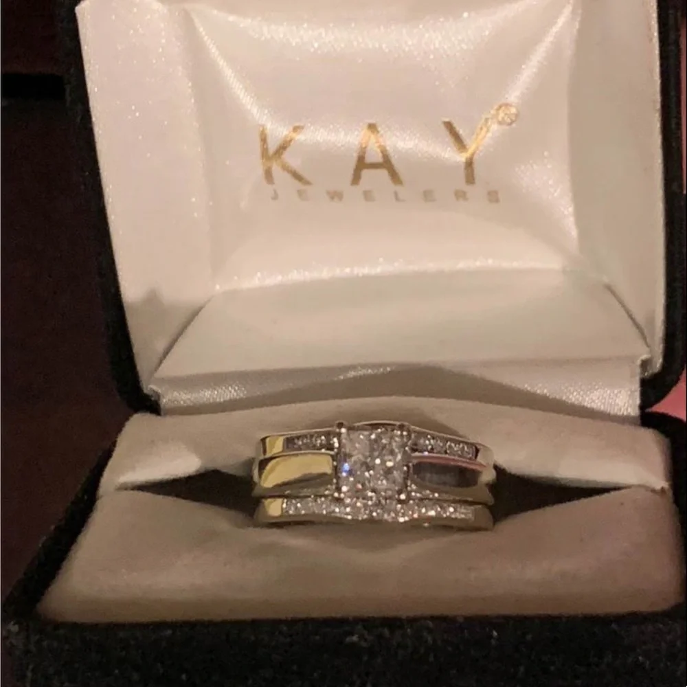 Wedding ring. - Picture 2 of 6